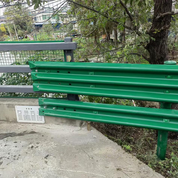 波形護(hù)欄安裝工程